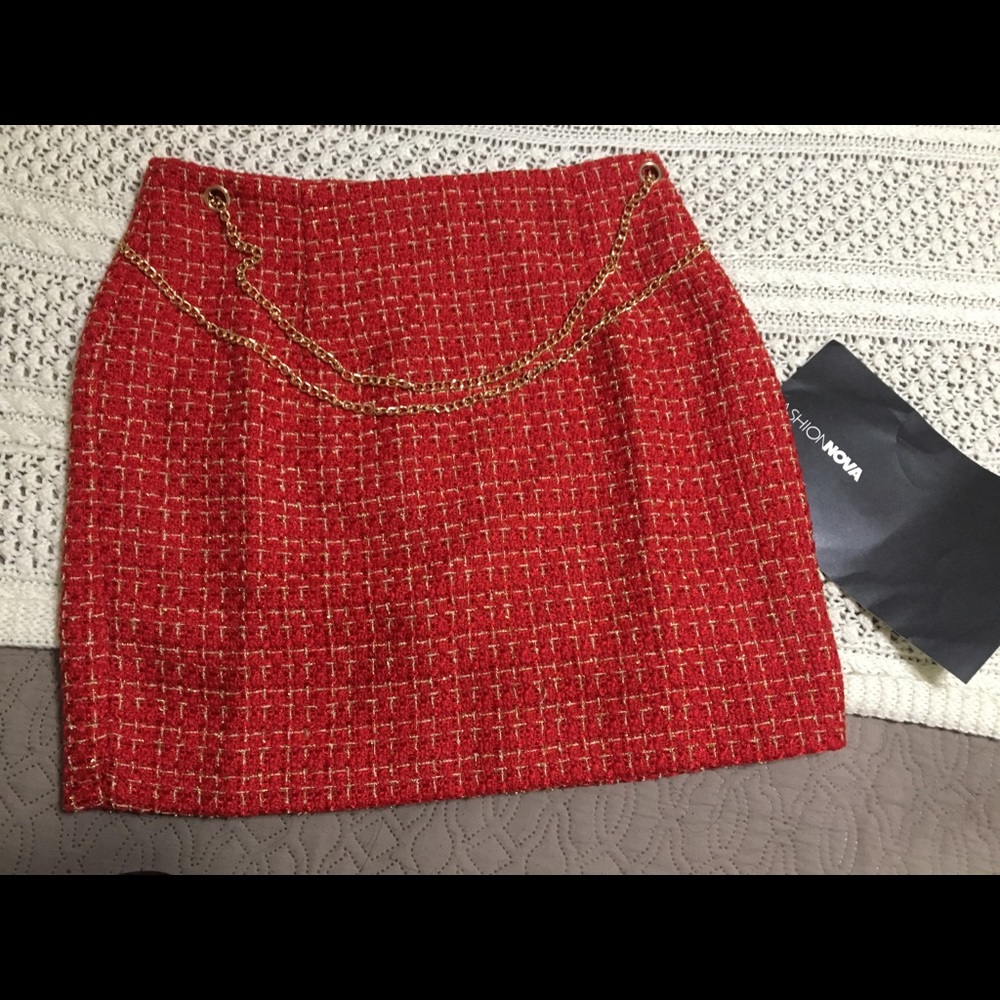 She’s a lady chain skirt
